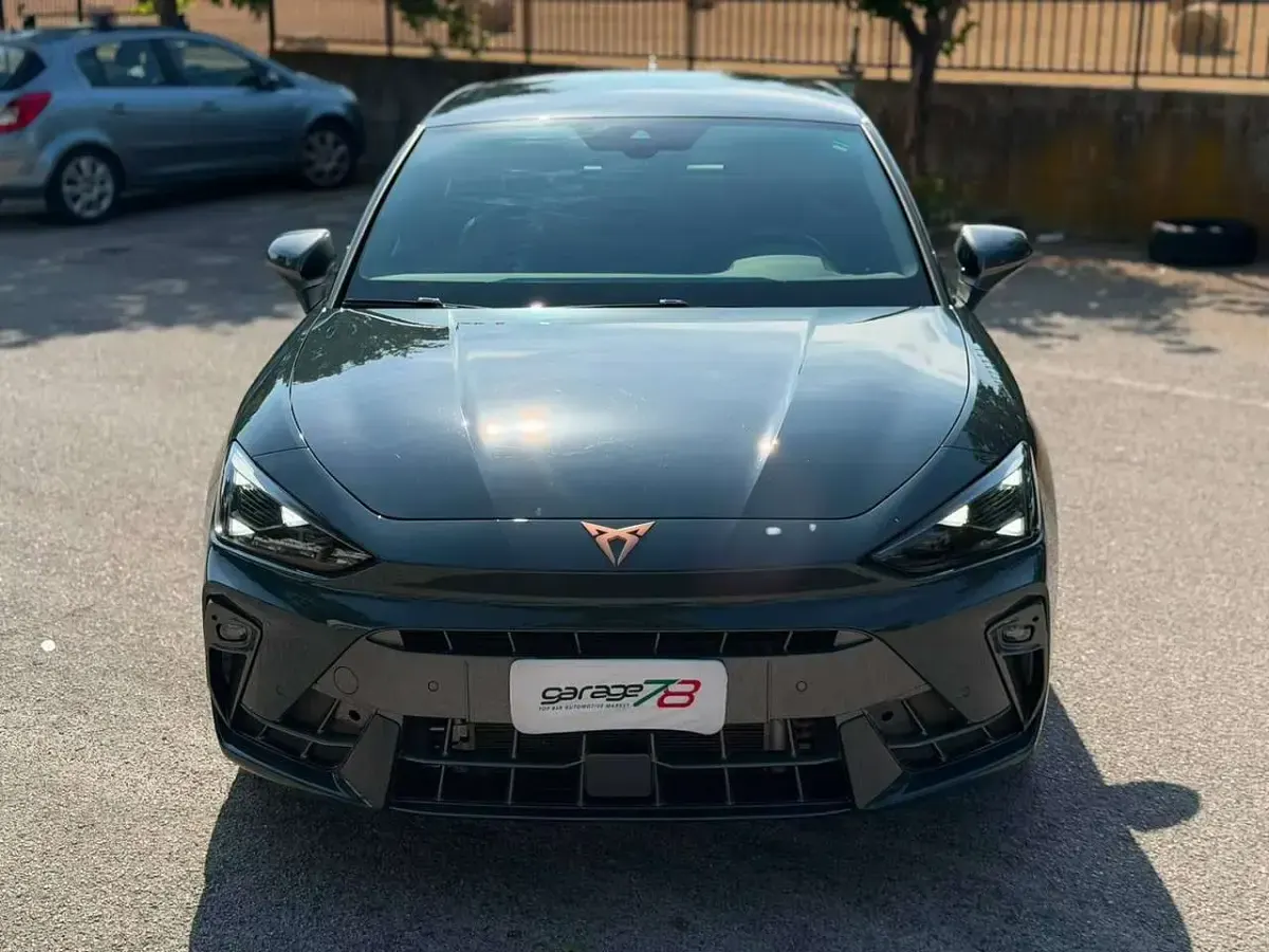 Usata Cupra Leon 204 CV (150 kW) 2025 Grigio pastello Berlina