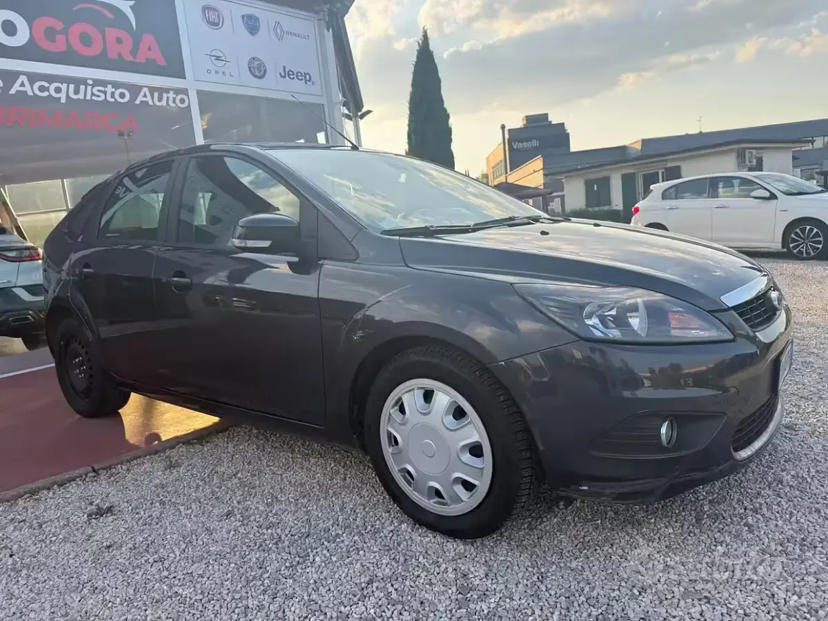 Usata Ford Focus 90 CV (66 kW) 2009 Grigio Berlina