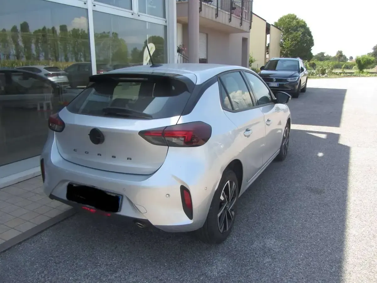 Usata Opel Corsa S 101 CV (74 kW) 2025 Argento Utilitaria
