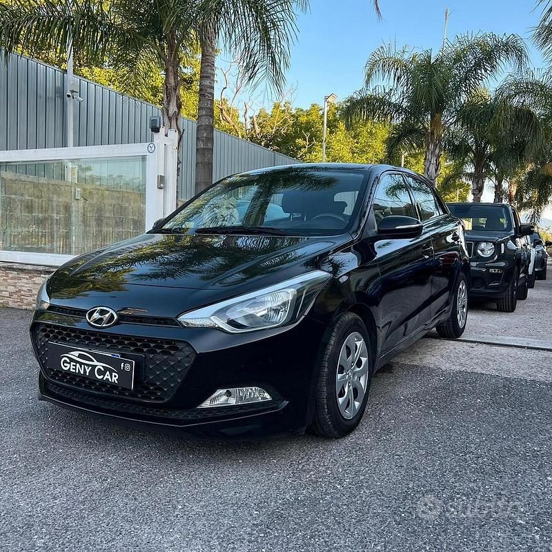Nero Usata 2016 Hyundai i20 Comfort Berlina | 7500 € (Buon prezzo) - Immagine 1/4