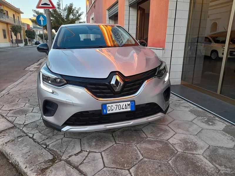 Usata Renault Captur 101 CV (74 kW) 2021 Argento SUV