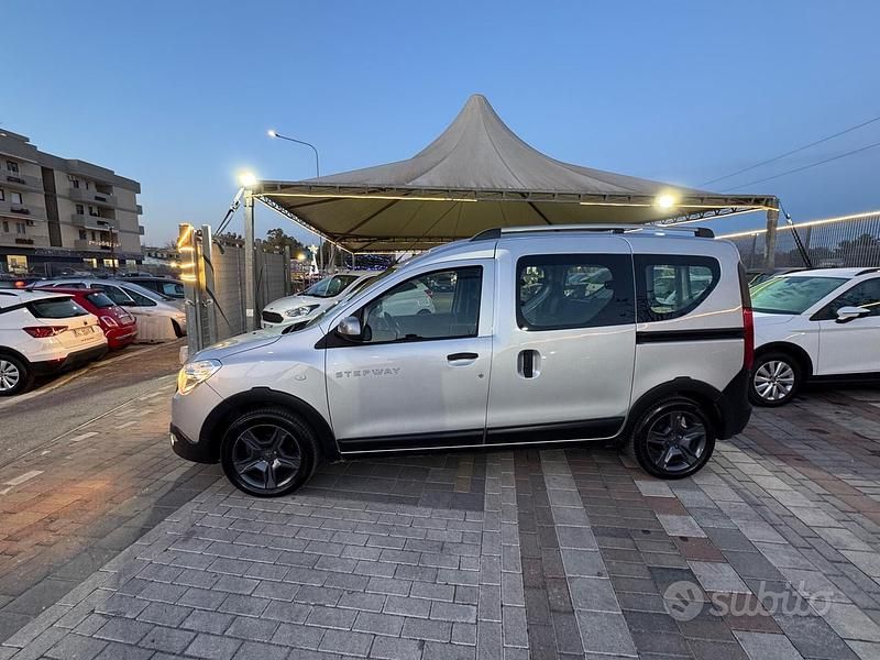 Gebraucht Dacia Dokker Stepway 90 PS (66 kW) 2018 Grau Van / Kleinbus