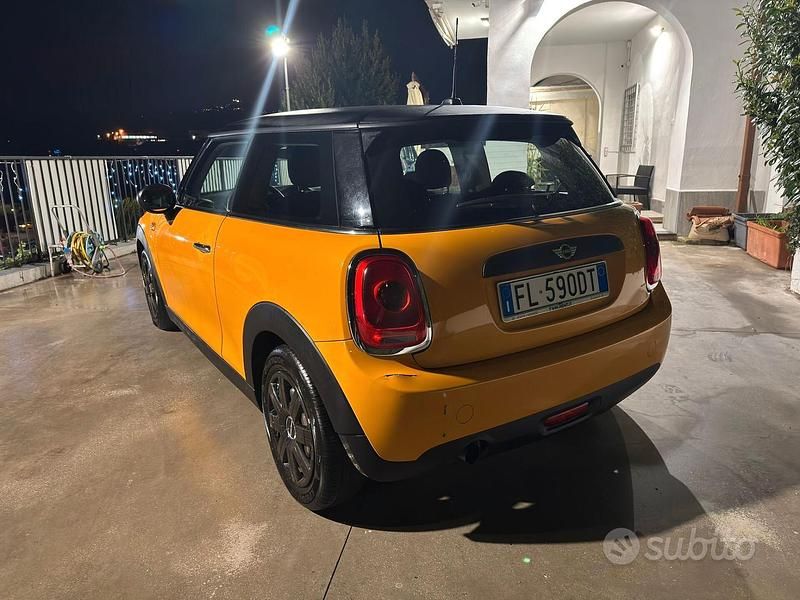 Usata Mini ONE 74 CV (54 kW) 2017 Giallo Utilitaria