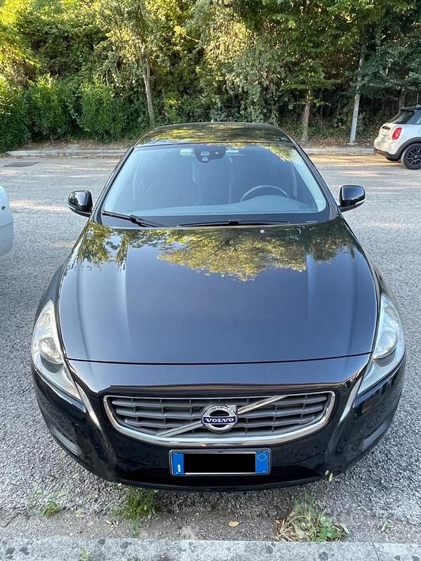 Usata Volvo V60 Momentum 115 CV (84 kW) 2013 Nero Station wagon