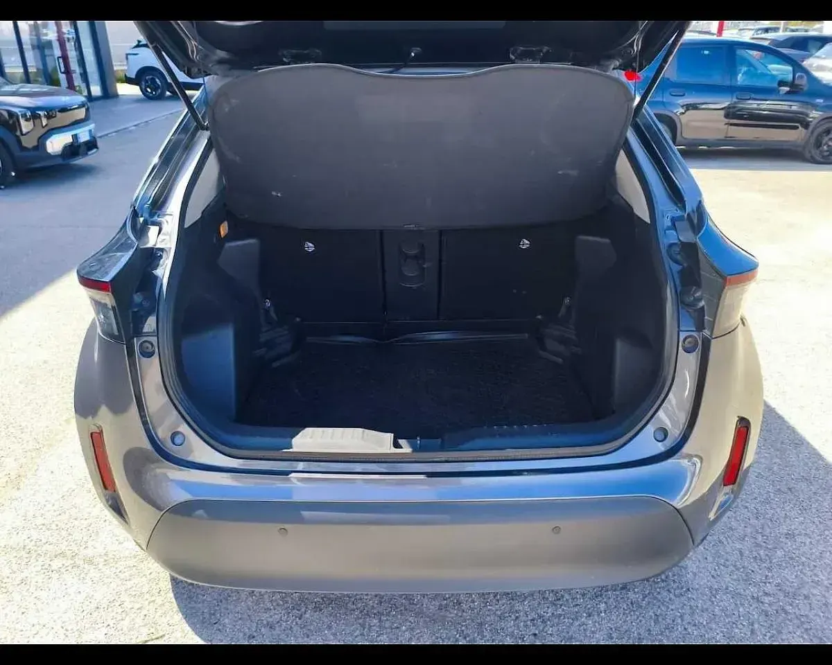Usata Toyota Yaris Lounge 116 CV (85 kW) 2023 Grigio Utilitaria