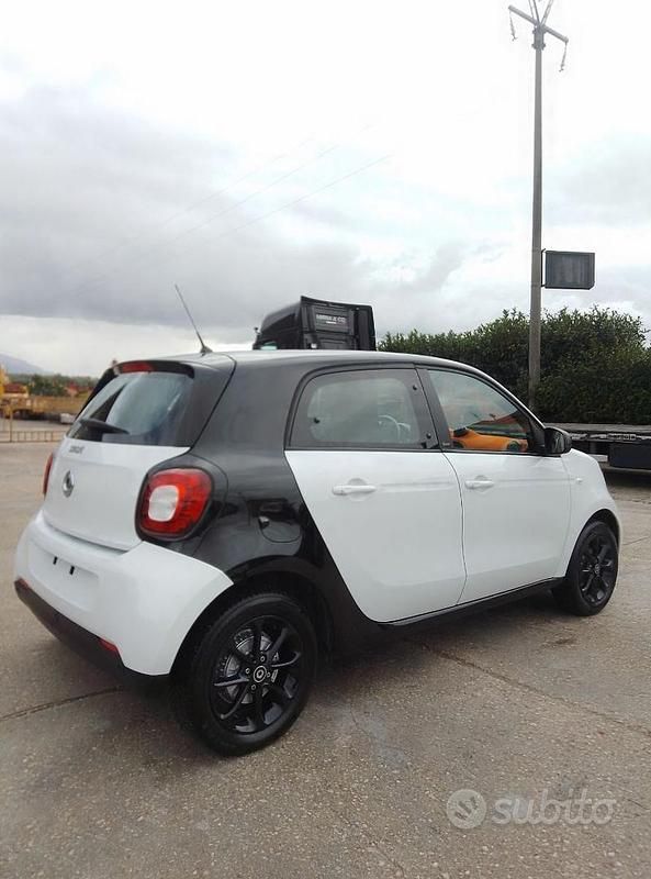 Usata Smart ForFour Passion 71 CV (52 kW) 2017 Bianco Utilitaria