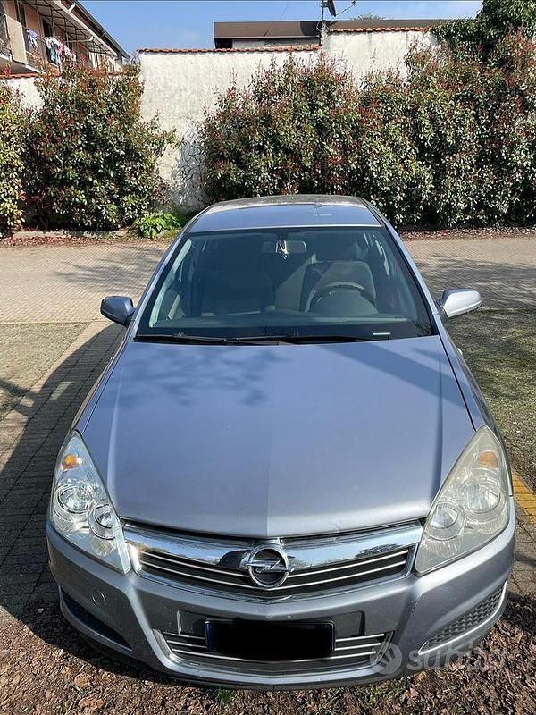 Usata Opel Astra 2007 Grigio Berlina