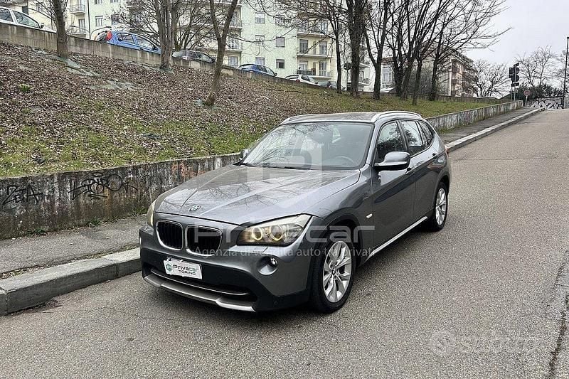 Usata BMW X1 177 CV (130 kW) 2011 Grigio SUV