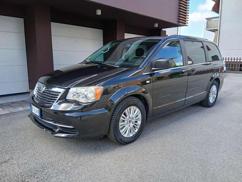 Nero Usata 2013 Lancia Voyager Gold Monovolume | 8900 € (Buon prezzo) - Immagine 1/4