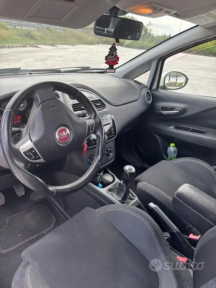 Usata Fiat Grande Punto 75 CV (55 kW) 2015 Bianco Utilitaria