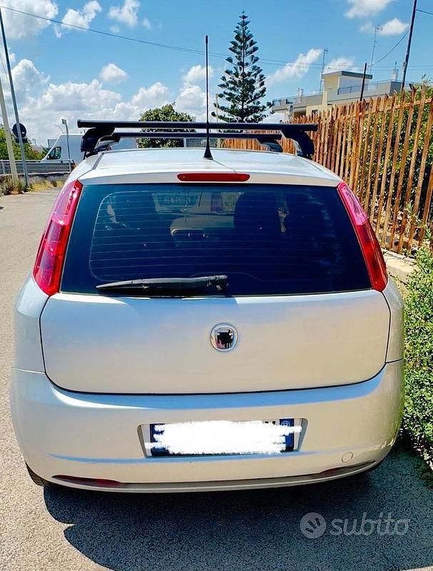 Usata Fiat Grande Punto 65 CV (47 kW) 2012 Grigio Utilitaria