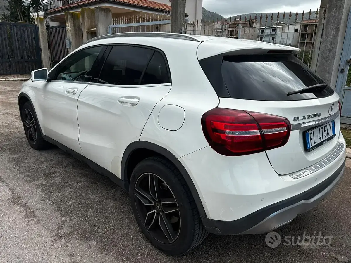 Usata Mercedes GLA200 136 CV (100 kW) 2017 Bianco SUV