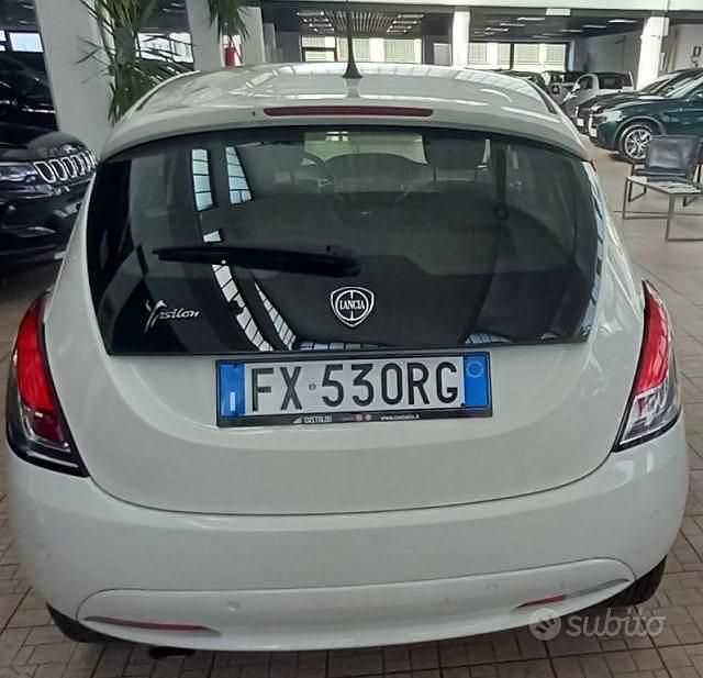 Usata Lancia Ypsilon Gold 69 CV (50 kW) 2019 Bianco Utilitaria