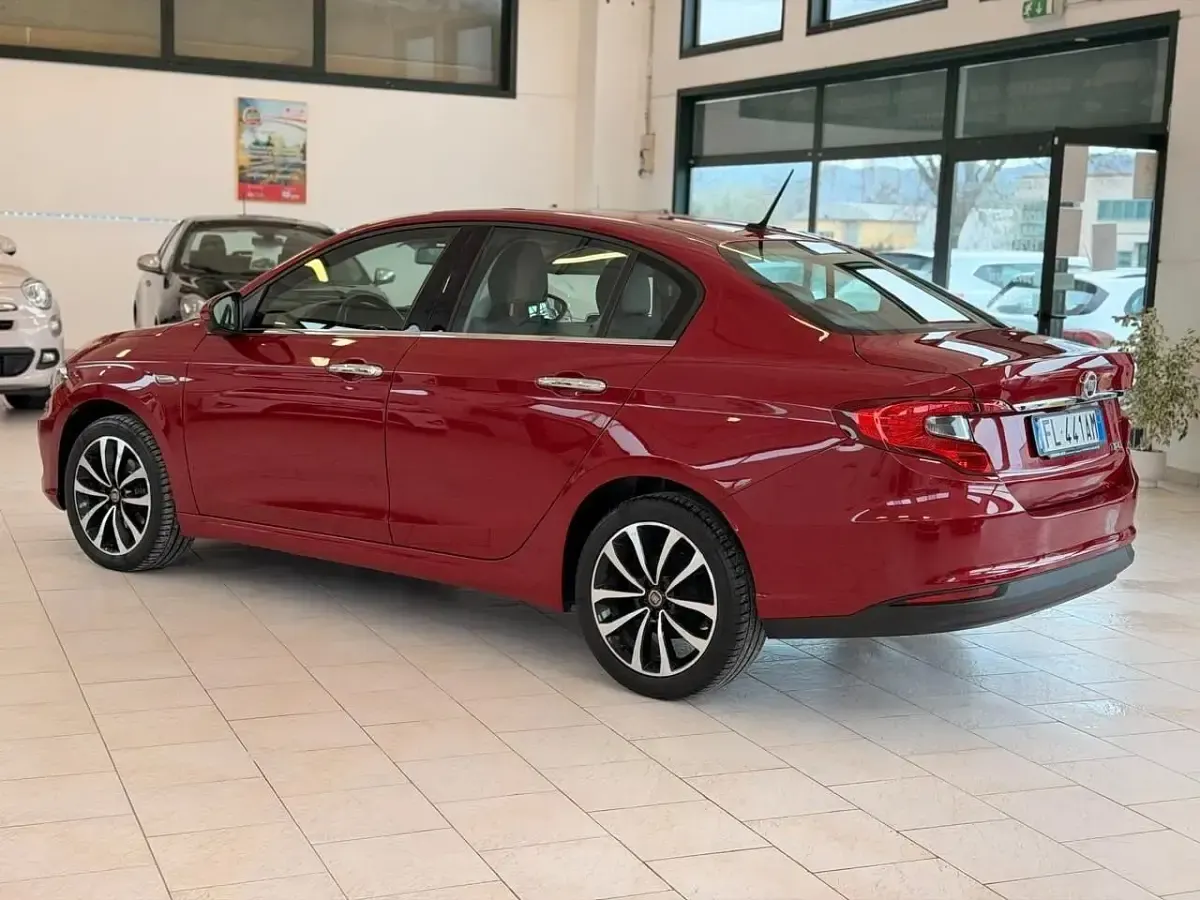 Usata Fiat Tipo Lounge 95 CV (69 kW) 2017 Rosso Berlina