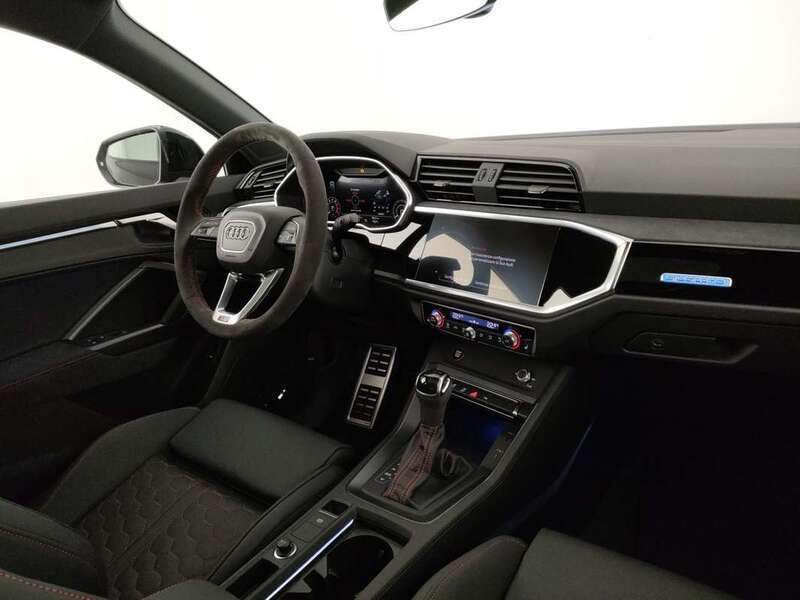 Usato 2024 Audi RS Q3 2.5 Benzin 400 CV (77.900 €)