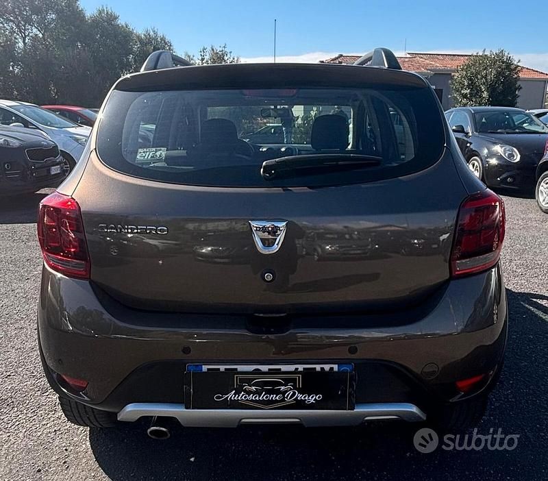 Usata Dacia Sandero Stepway 90 CV (66 kW) 2017 Marrone Berlina