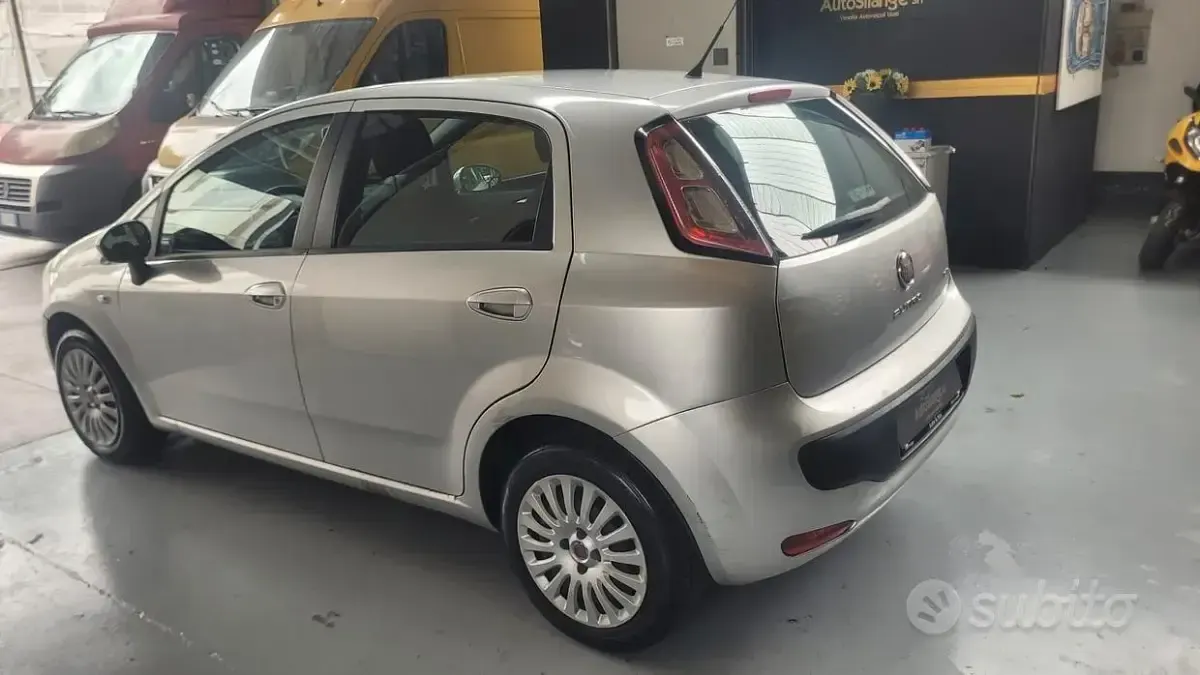 Usata Fiat Grande Punto 77 CV (56 kW) 2010 Grigio Utilitaria