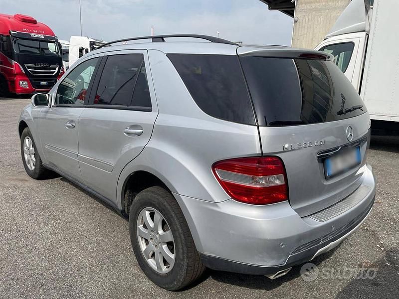 Usata Mercedes ML320 2007 Grigio SUV