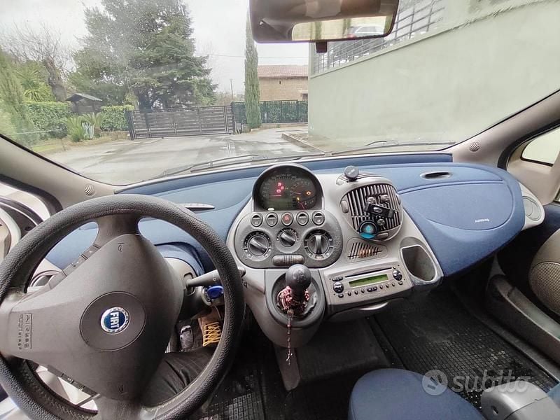 Usata Fiat Multipla 120 CV (88 kW) 2006 Bianco Monovolume