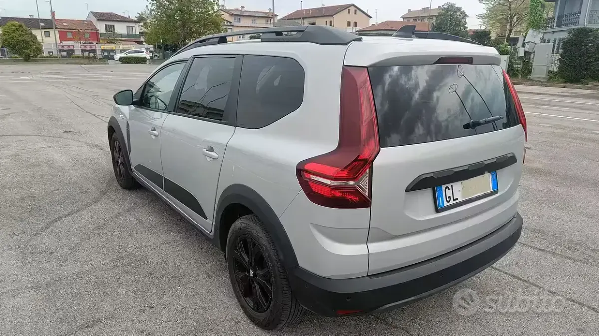 Usata Dacia Jogger Extreme 101 CV (74 kW) 2022 Grigio Monovolume