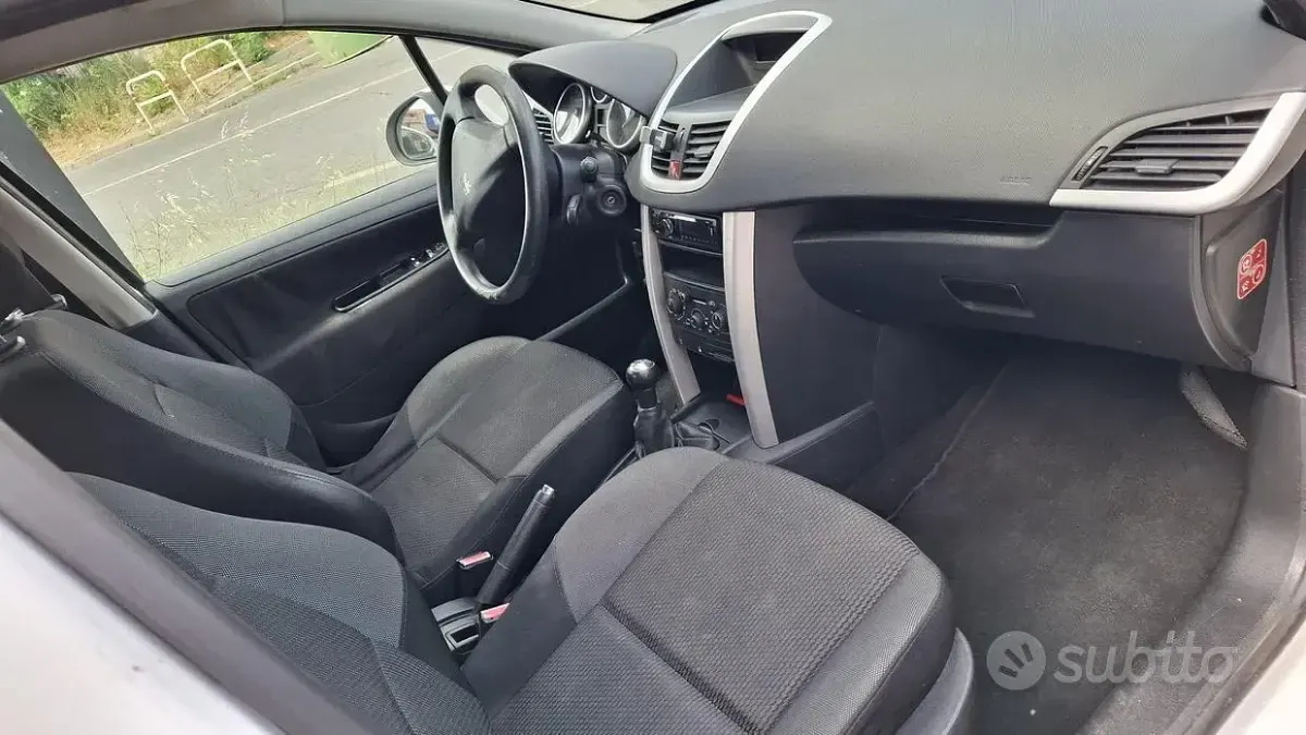 Usata Peugeot 207 73 CV (53 kW) 2013 Berlina