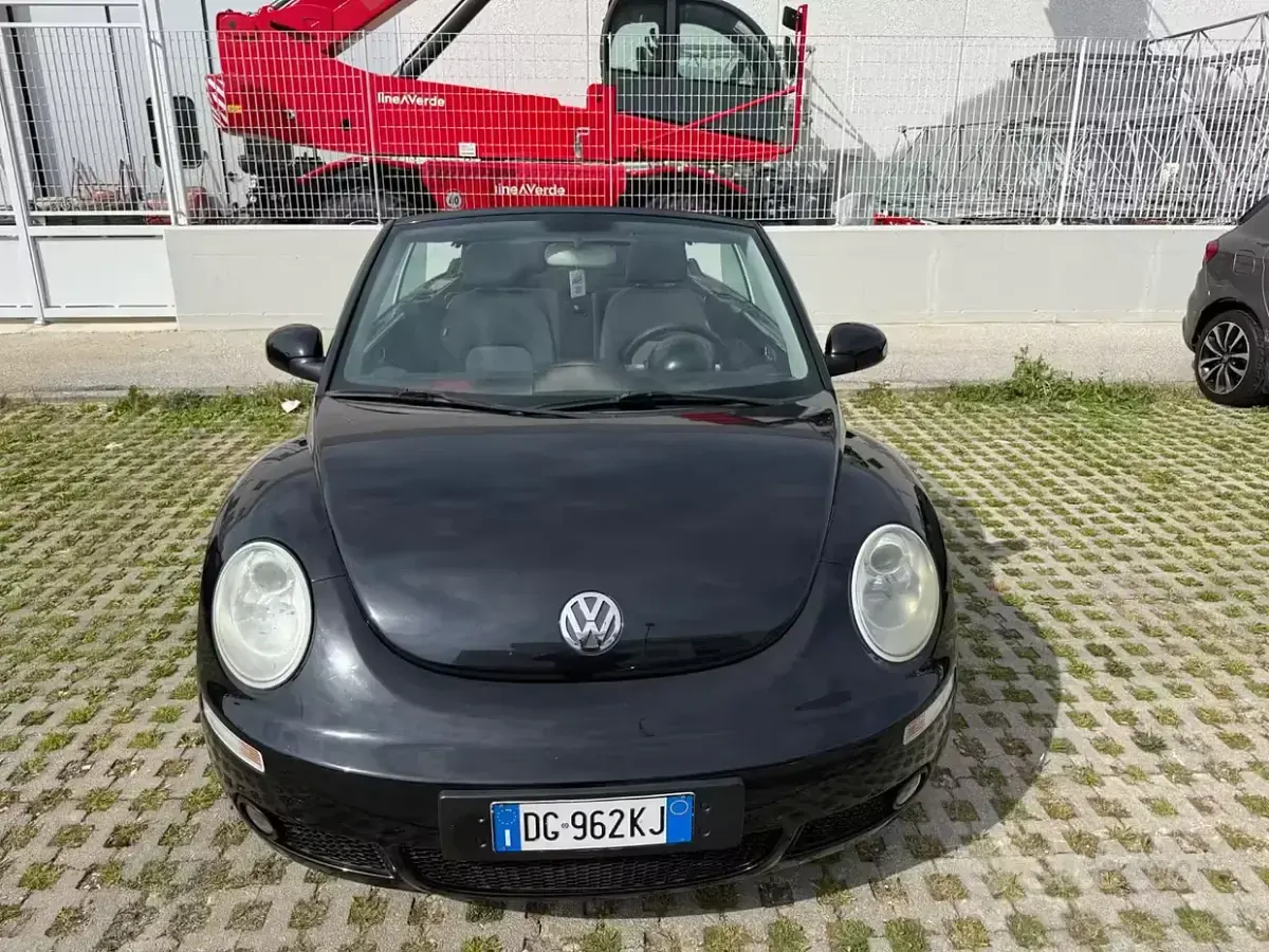 Usata VW New Beetle 105 CV (77 kW) 2007 Nero Utilitaria