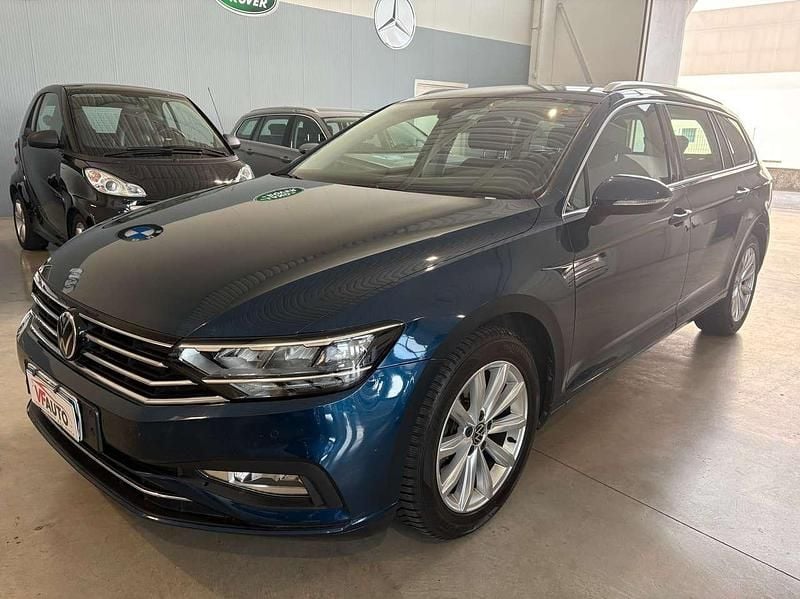 Usata VW Passat Business 122 CV (89 kW) 2021 Blu/azzurro Station wagon