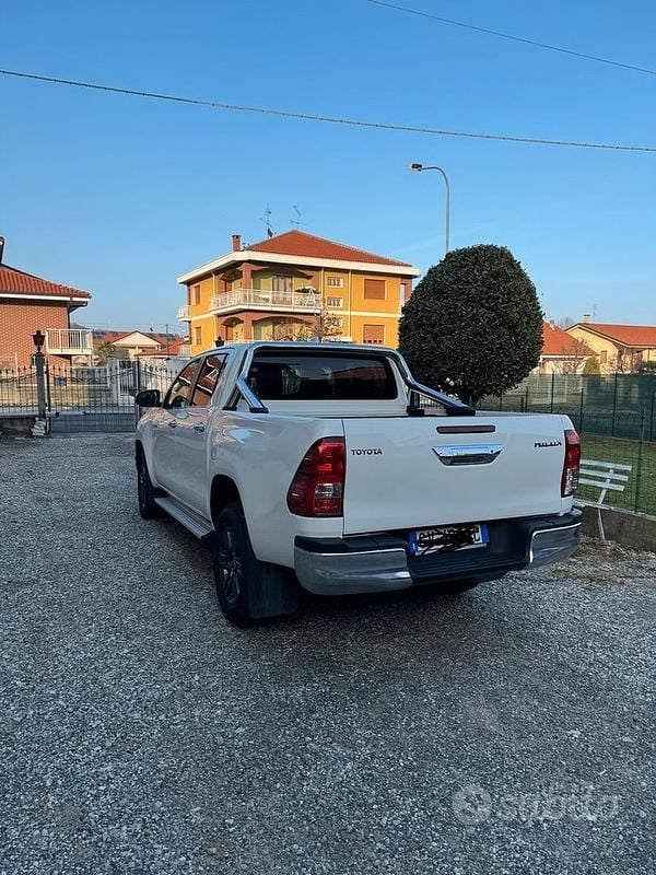 Usata Toyota HiLux 150 CV (110 kW) 2024 Bianco Pick-up