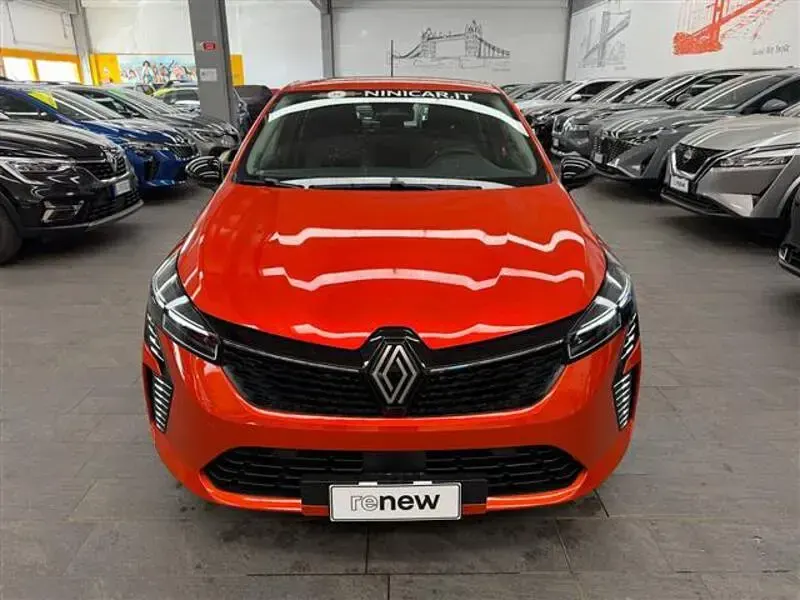 Usata Renault Clio Evolution 145 CV (106 kW) 2025 Arancione Utilitaria
