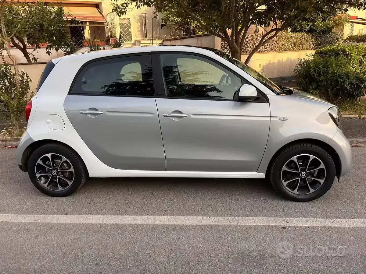 Usata Smart ForFour 71 CV (52 kW) 2017 Utilitaria