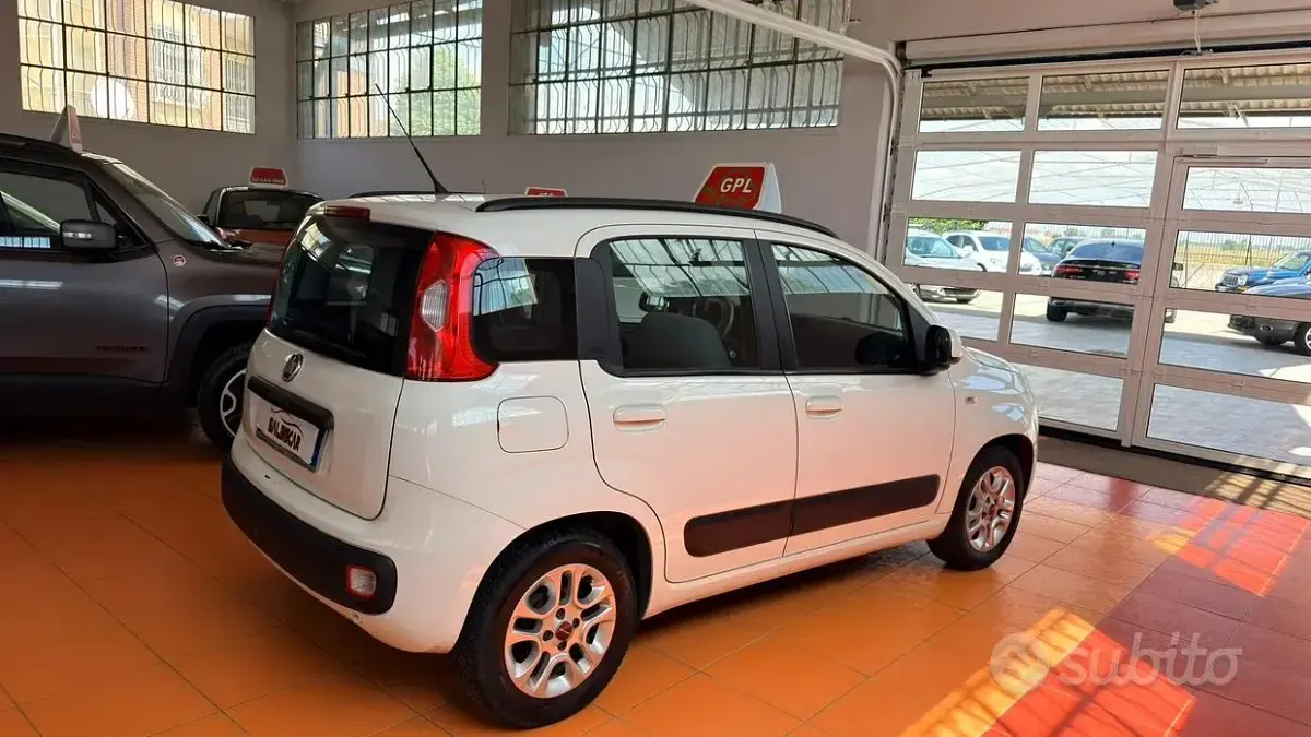 Käytetty Fiat Panda Lounge 69 HP (50 kW) 2013 Valkoinen Viistoperä