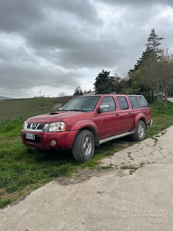 Usata Nissan Navara 174 CV (127 kW) 2005 Rosso Pick-up