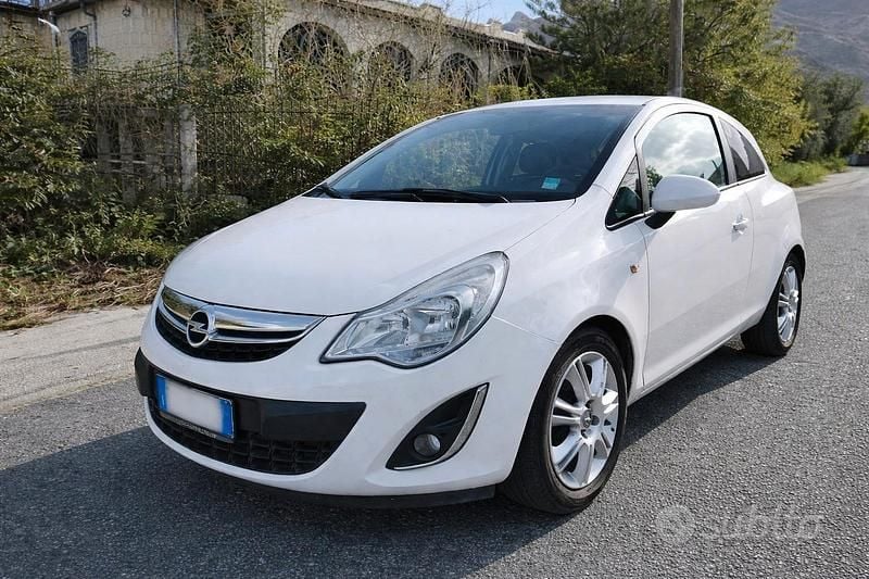 Usata Opel Corsa 85 CV (62 kW) 2013 Bianco Utilitaria