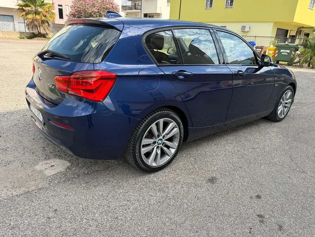 Usata BMW 118 Sport Line 150 CV (110 kW) 2017 Blu/azzurro Utilitaria