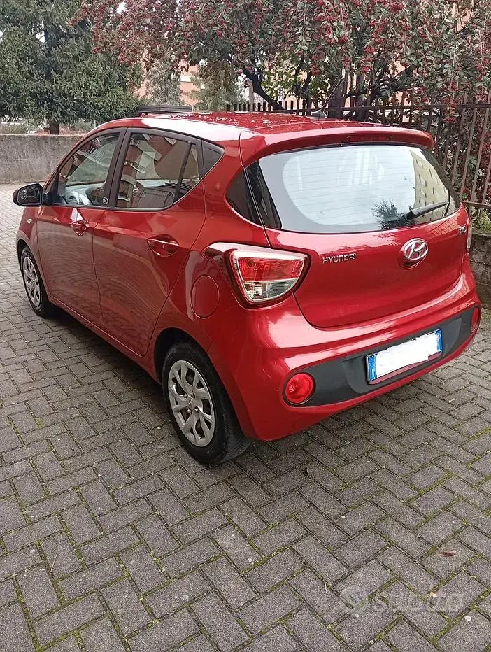 Usata Hyundai i10 69 CV (50 kW) 2018 Rosso Utilitaria