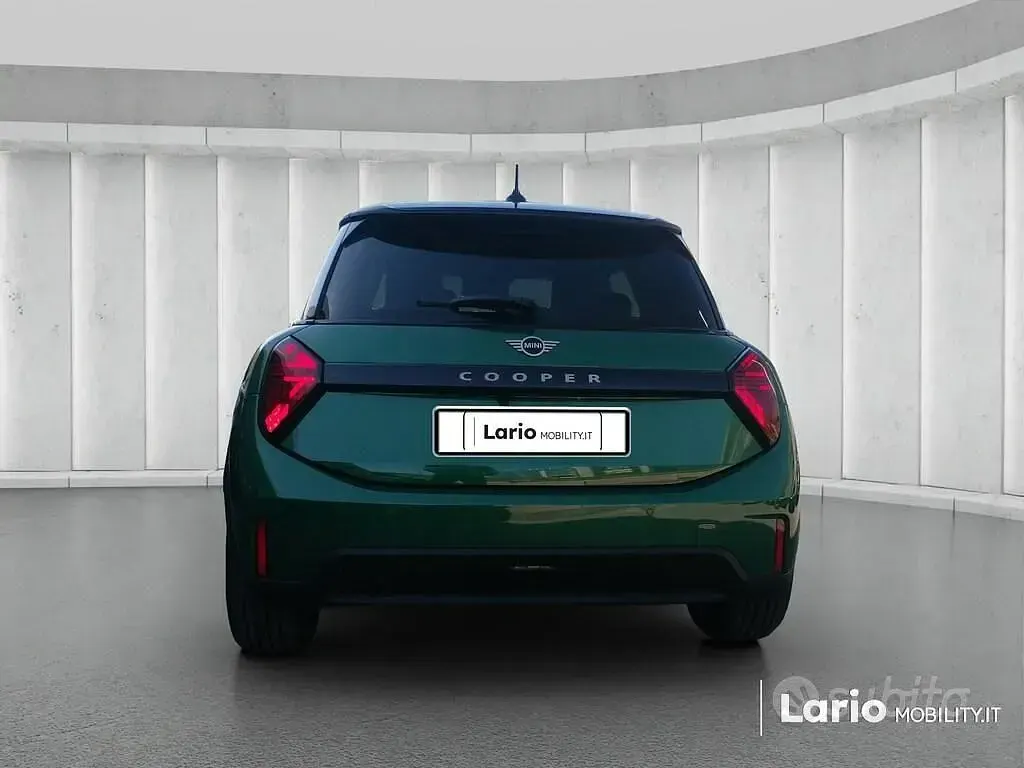 Usata Mini Cooper Essential 114 kW (156 CV) 2026 British racing green iv Utilitaria
