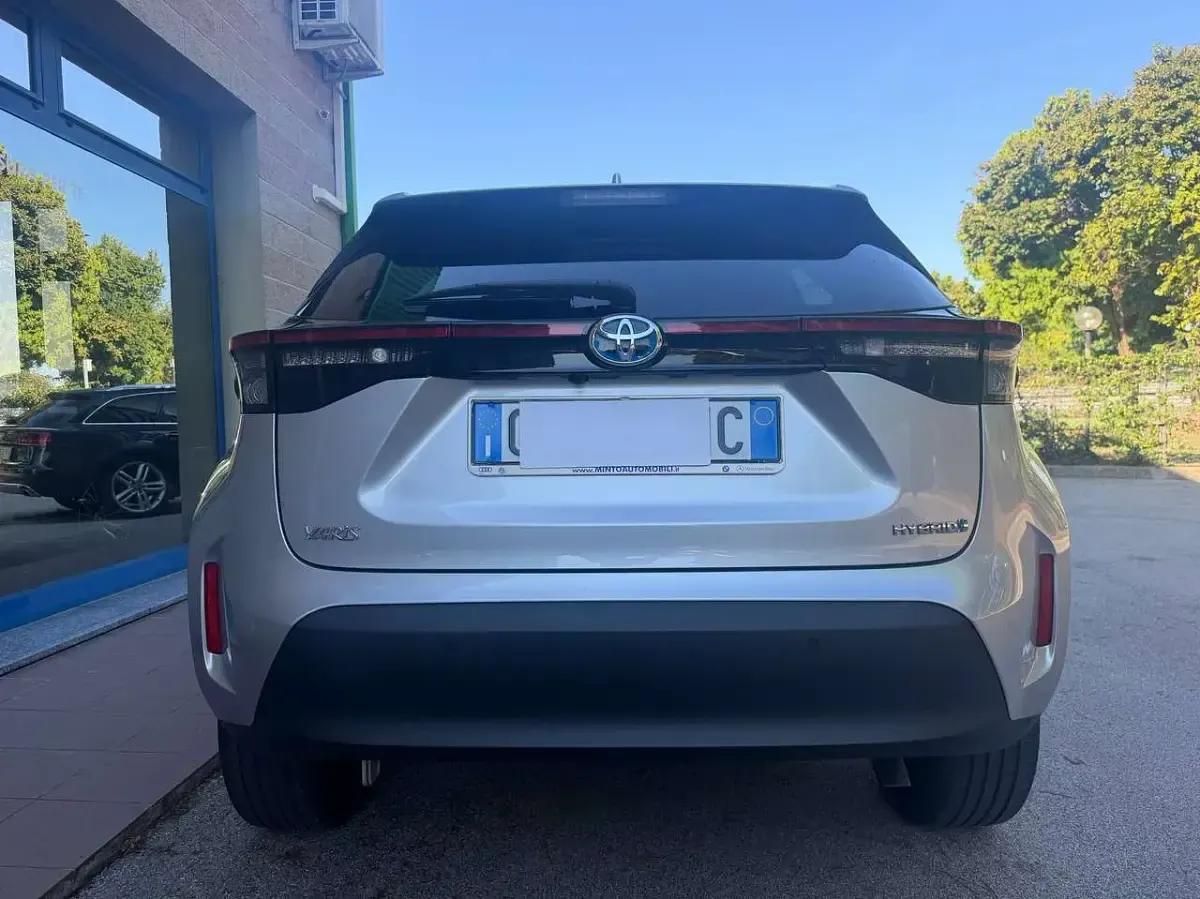 Usata Toyota Yaris Cross 92 CV (67 kW) 2022 Argento SUV