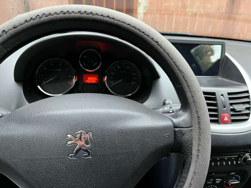 Usato 2009 Peugeot 206 1.4 Benzin 88 CV (2.700 €)