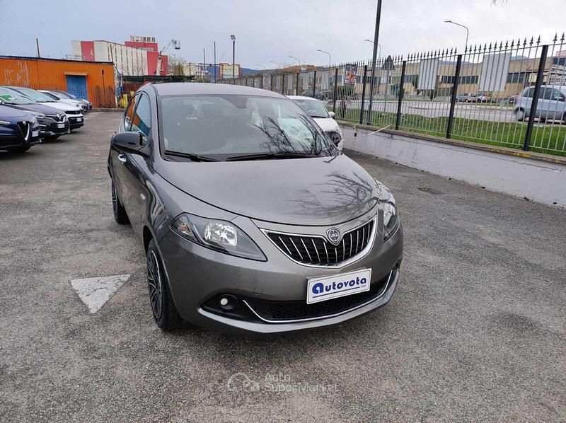 Usata Lancia Ypsilon Gold 69 CV (50 kW) 2023 Gray Utilitaria