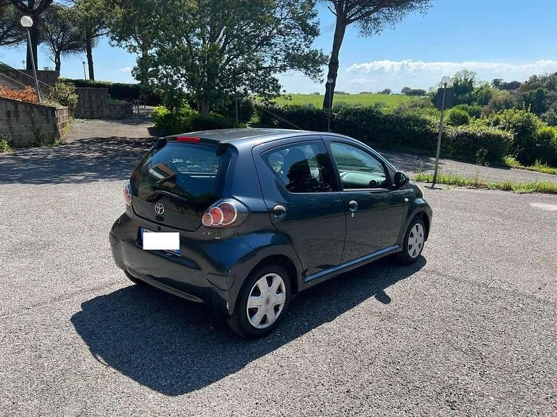 Brugt Toyota Aygo 68 HK (50 kW) 2009 Grå Hatchback