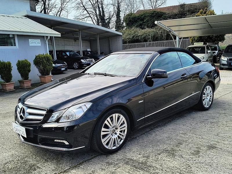 Usata Mercedes E350 231 CV (169 kW) 2010 Nero Cabrio