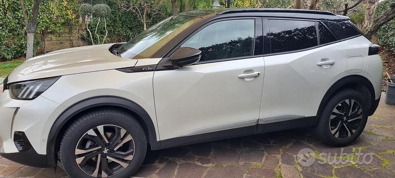 Usata Peugeot 2008 GT 131 CV (96 kW) 2021 Bianco SUV