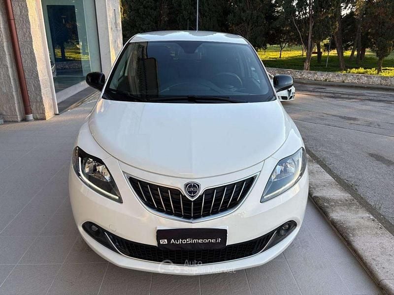 Usata Lancia Ypsilon Gold 69 CV (50 kW) 2023 Bianco Utilitaria