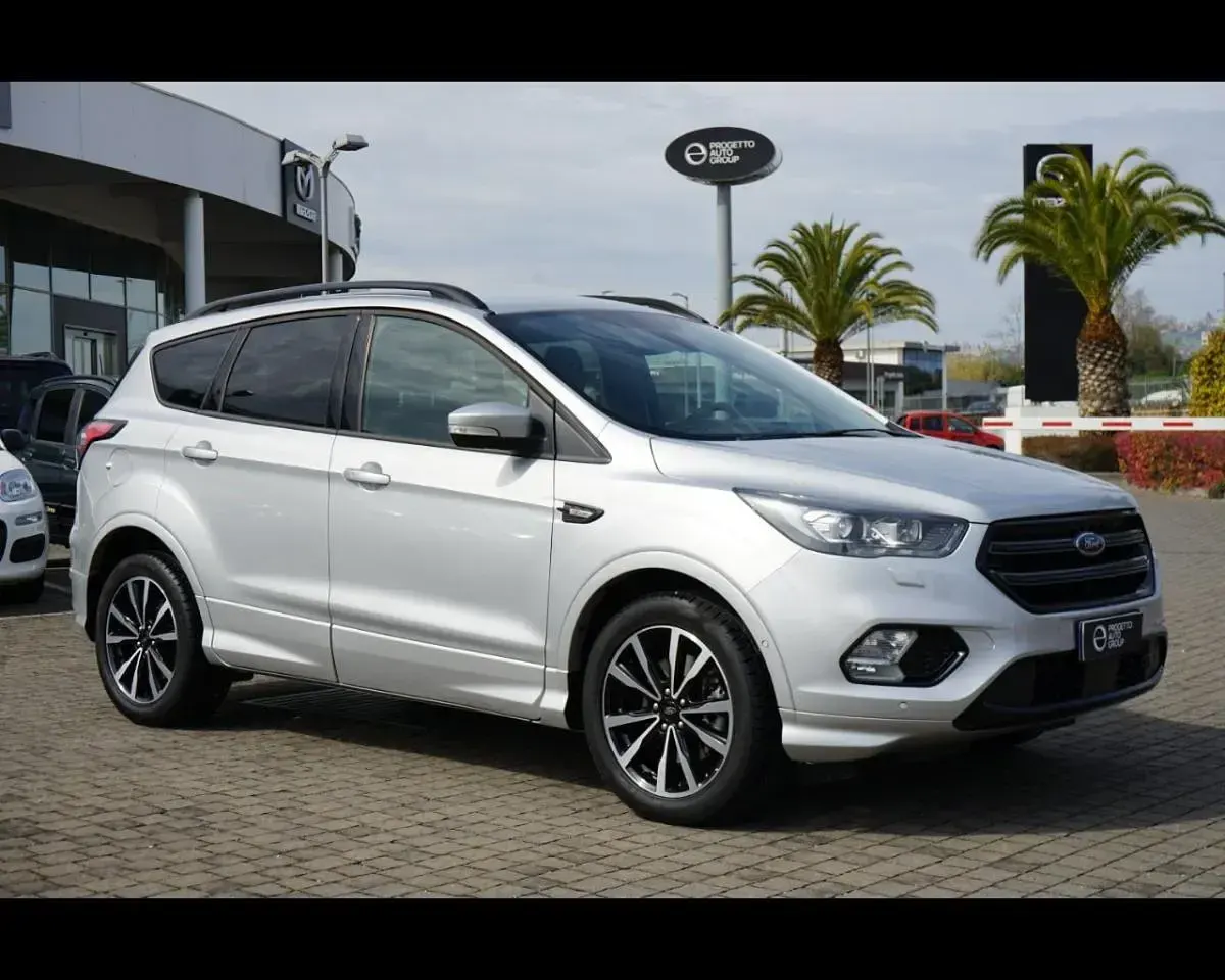 Usata Ford Kuga ST-Line 120 CV (88 kW) 2020 Grigio SUV