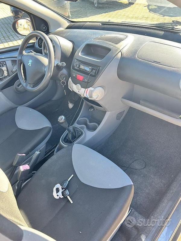 Usata Peugeot 107 68 CV (50 kW) 2008 Nero Utilitaria