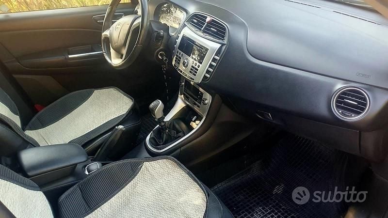 Gebraucht Lancia Delta 120 PS (88 kW) 2014 Grau Kleinwagen