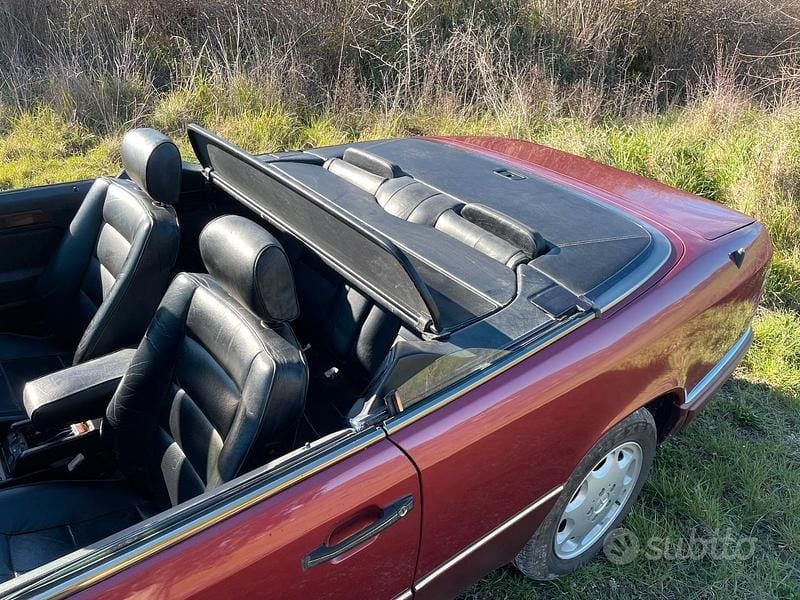 Usata Mercedes E200 122 CV (89 kW) 1993 Rosso Cabrio