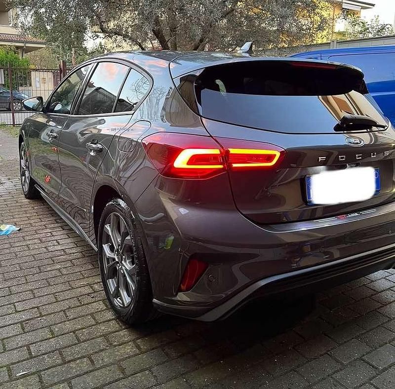 Usata Ford Focus ST-Line 125 CV (91 kW) 2022 Grigio Berlina