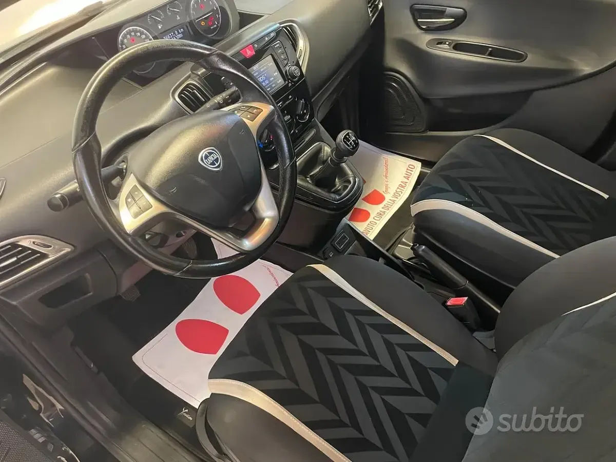 Usata Lancia Ypsilon Platinum 69 CV (50 kW) 2016 Nero Utilitaria