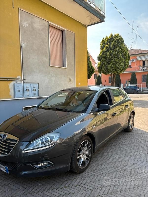 Usata Lancia Delta 120 CV (88 kW) 2013 Utilitaria
